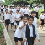 新学期がスタート。各校では児童、生徒たちの笑顔と歓声が響いた＝１日、東小学校
