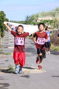 マラソンを満喫する子どもたち