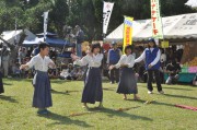 宮古島警察署少年補導員＆少年柔道・剣道クラブ　剣道着で「宮古まもる君」を踊った子どもたち。「地域の安全」を訴えた