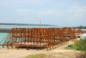 宮古では初めて製作された鋼製の沈設型人工魚礁＝12日、久松漁港
