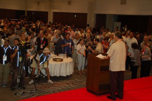 前夜祭の知事招宴に出席した招待者ら＝12日、那覇市、沖縄ハーバービューホテル
