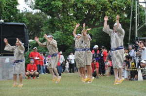 比嘉民俗芸能保存会　地域のイベントに積極的に参加し比嘉に伝わる伝統のクイチャーを各地に広めている。勇壮な踊りはファンも多い