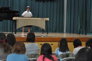 児童生徒が管打楽器の音色を響かせたコンテスト＝26日、上野公民館