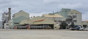 11日に製糖操業を開始する予定の宮古製糖城辺工場＝23日、城辺砂川