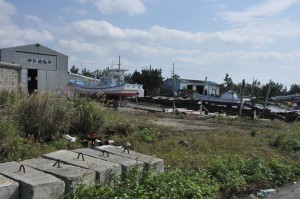 造船業者が使用している市有地。多額の賃貸料が支払われていない＝26日、平良港下崎地区