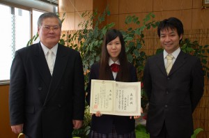 ７種目で１級に合格した長濱さん（中央）＝１日、宮古総合実業高校