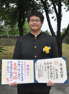北中学校を卒業した松山大海君。同日午後、東京に出発した＝10日、北中学校