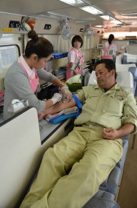 2012年度第２回宮古地区移動献血が始まった＝２２日、下地島空港管理事務所