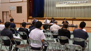 城辺地区の４中学校を１校に統合することに参加者した保護者らは理解を示した＝２２日、西城中学校