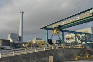 年内操業の検討を始めた沖縄製糖宮古工場＝１３日、下地上地