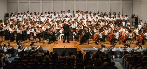 宮古島市で初めて開かれた日弦協第71回全国大会のコンサート＝３月31日、マティダ市民劇場