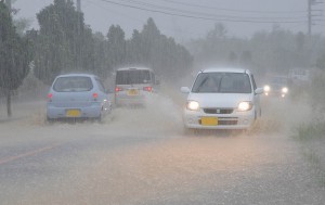 宮古本島北部では１時間に30㍉程度の雨が降った＝15日、平良西原