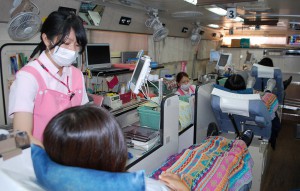 台風19号の影響で献血車輌の入港が遅れ宮古でも血液不足が懸念されている＝２１日、宮古高校