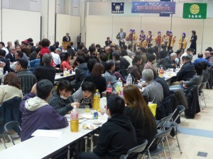 約２００人の郷友らが参加し盛大に行われた「多良間まつり」＝１６日、東京・大田区産業プラザ