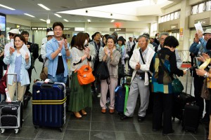 宮古島への入域観光客はチャーター機就航の増便などで今後、さらに増加することが見込まれている（資料写真）