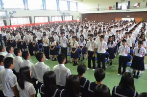 ２８０人の新入生が高校生活をスタートさせた入学式＝７日、宮古高校