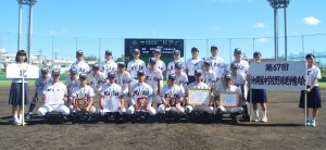 第６７回県中学野球大会で準優勝した北中ナイン＝２４日、コザしんきんスタジアム