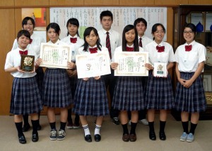 県学校農業クラブ大会で上位入賞した生徒たち＝６日、宮古総合実業高校
