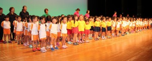 「宮古島市歌」を歌う市立保育所４・５歳児全園児