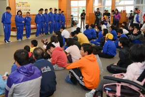 参加する生徒たちを、激励する推戴式が行われた＝２日、宮古特別支援学校