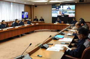 台風８号の被害状況を確認した第２回県災害対策本部会議＝１１日、県庁