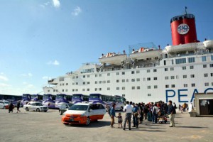 県18年度上半期観光客はクルーズ船の寄港回数増などで過去最高となった（資料写真）