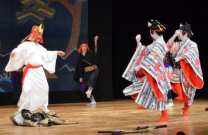 組踊初演から３００年の節目の年に琉球芸能史に残る「二童敵討」が上演された＝９日、マティダ市民劇場