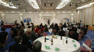 宮古島市と成田市の関係者が約80人集まり、交流を深めた＝３月30日、千葉県成田市内のホテル（提供写真）