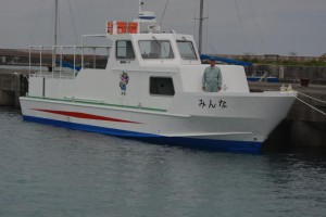 待望の新造船「みんな」＝３日、荷川取漁港