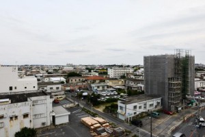 建築確認申請が急伸している宮古島市の市街地（資料写真）