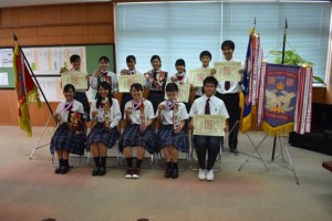 ３種目の団体の部で優勝を果たした生徒たち＝１３日、宮古総合実業高校