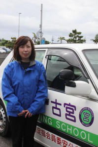 北海道から宮古島にやって来た指導員の石山さん＝宮古自動車学校