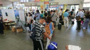東京が追加され、「Ｇｏ　Ｔｏ　トラベル」を利用した観光客の姿が見られた＝１日、宮古空港
