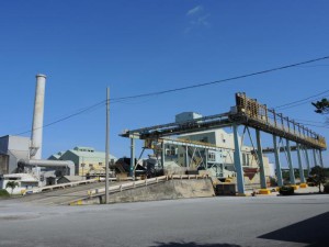 来年１月５日から製糖操業を開始する沖縄製糖宮古工場＝26日、下地上地